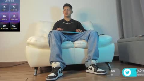 Snapshot of _juanes__ chatting on January 28, 2025, 11:39 pm _juanes__ online show from January 28, 2025, 11:39 pm