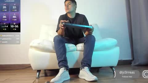 Snapshot of _juanes__ chatting on February 24, 2025, 9:20 pm _juanes__ online show from February 24, 2025, 9:20 pm