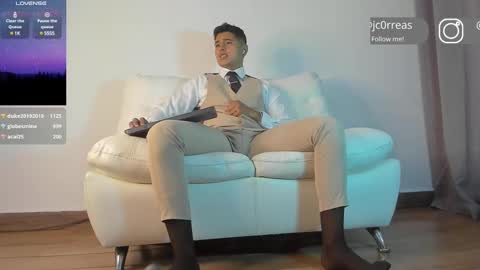 Snapshot of _juanes__ chatting on March 6, 2025, 2:30 am _juanes__ online show from March 6, 2025, 2:30 am