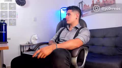 Snapshot of _juanes__ chatting on November 18, 2025, 9:30 pm _juanes__ online show from November 18, 2025, 9:30 pm