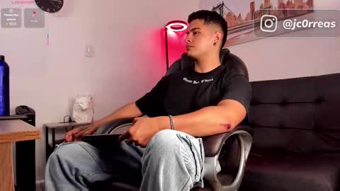 Snapshot of _juanes__ chatting on November 24, 2025, 8:30 pm _juanes__ online show from November 24, 2025, 8:30 pm