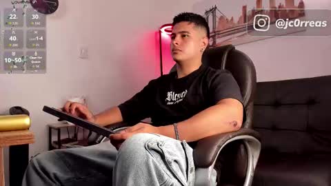 Snapshot of _juanes__ chatting on November 26, 2025, 8:43 pm _juanes__ online show from November 26, 2025, 8:43 pm