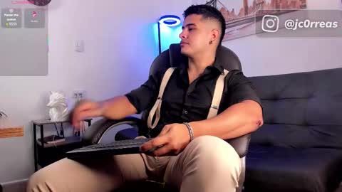 Snapshot of _juanes__ chatting on November 27, 2025, 9:28 pm _juanes__ online show from November 27, 2025, 9:28 pm