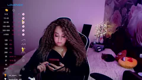 Snapshot of _just_a_queen_3 chatting on December 4, 2024, 9:02 pm _just_a_queen_3 online show from December 4, 2024, 9:02 pm