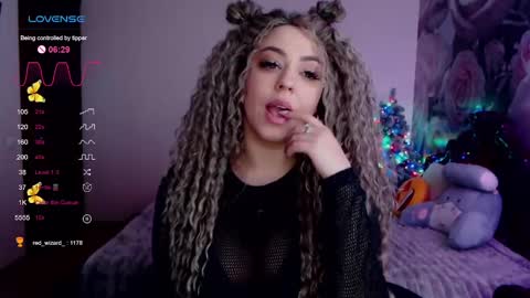 Snapshot of _just_a_queen_3 chatting on January 22, 2025, 9:21 pm _just_a_queen_3 online show from January 22, 2025, 9:21 pm