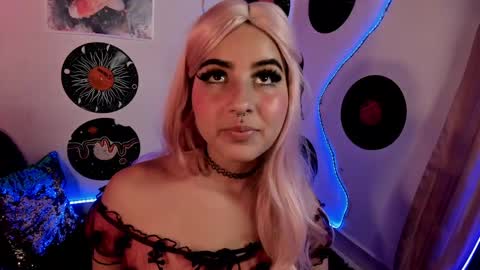 Snapshot of _karine01 chatting on February 13, 2025, 8:06 am _karine01 online show from February 13, 2025, 8:06 am