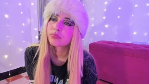 Snapshot of _karine01 chatting on September 19, 2025, 3:52 am _karine01 online show from September 19, 2025, 3:52 am