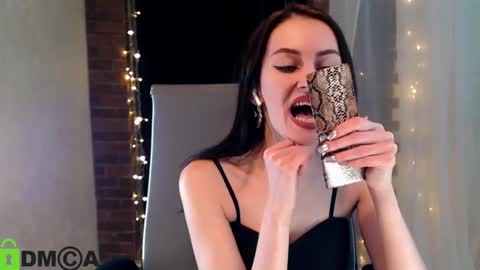 Snapshot of _karolina chatting on February 15, 2025, 6:44 pm karolina online show from February 15, 2025, 6:44 pm