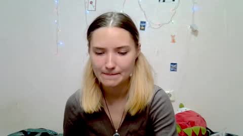 _kikiclark_ online show from September 20, 2025, 8:43 pm