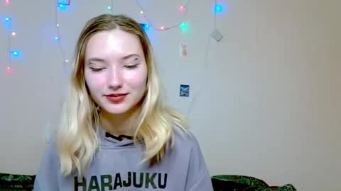 _kikiclark_ online show from September 26, 2025, 8:51 am