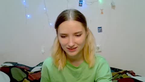 _kikiclark_ online show from September 28, 2025, 8:47 pm