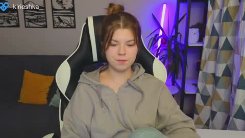 Snapshot of _kirieshka chatting on December 5, 2024, 4:34 pm Molly Emily online show from December 5, 2024, 4:34 pm