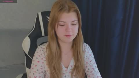 Snapshot of _kirieshka chatting on October 15, 2025, 4:34 am Molly Emily online show from October 15, 2025, 4:34 am