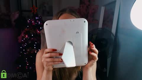 Snapshot of _kittyboo chatting on December 23, 2024, 10:42 am Aleksa online show from December 23, 2024, 10:42 am