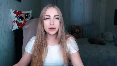 Snapshot of _kittyboo chatting on November 28, 2025, 11:57 am Aleksa online show from November 28, 2025, 11:57 am