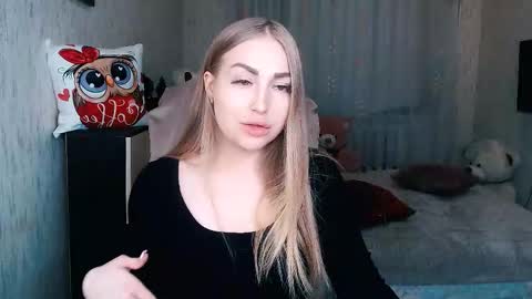 Snapshot of _kittyboo chatting on December 3, 2025, 6:43 am Aleksa online show from December 3, 2025, 6:43 am