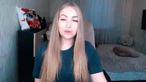 Snapshot of _kittyboo chatting on December 14, 2025, 7:25 am Aleksa online show from December 14, 2025, 7:25 am