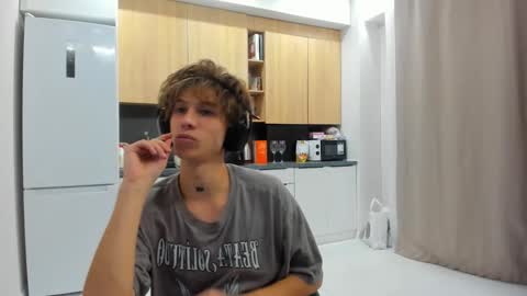 Snapshot of _kurt chatting on October 14, 2025, 12:44 am Kurt online show from October 14, 2025, 12:44 am