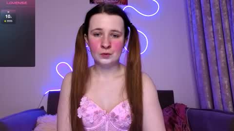 _kylle_ online show from November 24, 2025, 7:35 pm