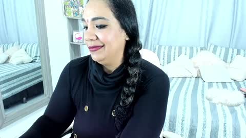 NAILHA SAJANI  online show from December 4, 2024, 3:32 pm