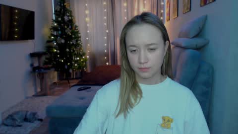 _lalune_ online show from December 15, 2024, 5:56 am