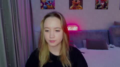 _lalune_ online show from December 25, 2024, 7:24 pm