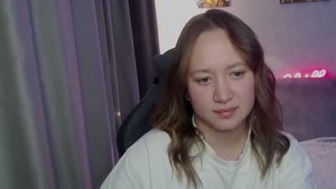 _lalune_ online show from September 24, 2025, 1:14 pm