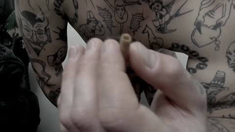 Snapshot of _layne chatting on December 14, 2024, 7:51 am Layne online show from December 14, 2024, 7:51 am