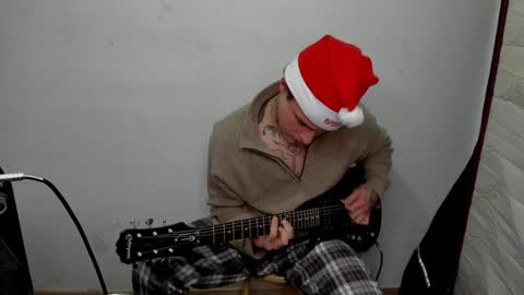 Snapshot of _layne chatting on January 1, 2025, 10:46 pm Layne online show from January 1, 2025, 10:46 pm