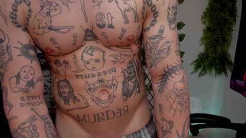 Snapshot of _layne chatting on February 6, 2025, 3:37 am Layne online show from February 6, 2025, 3:37 am