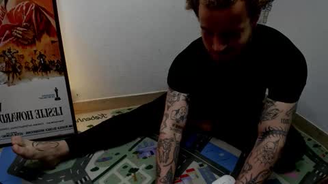 Snapshot of _layne chatting on October 6, 2025, 8:45 am Layne online show from October 6, 2025, 8:45 am