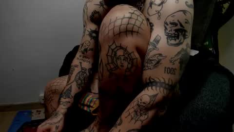 Snapshot of _layne chatting on October 11, 2025, 9:52 am Layne online show from October 11, 2025, 9:52 am