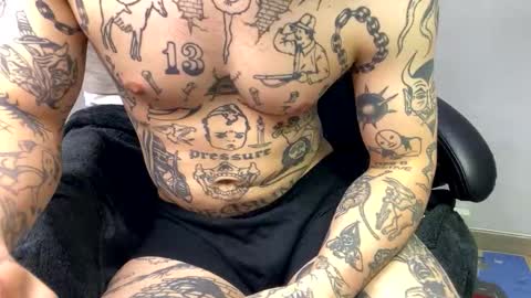 Snapshot of _layne chatting on October 17, 2025, 8:39 am Layne online show from October 17, 2025, 8:39 am