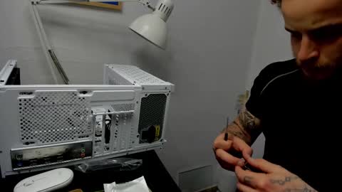 Snapshot of _layne chatting on November 19, 2025, 4:29 pm Layne online show from November 19, 2025, 4:29 pm