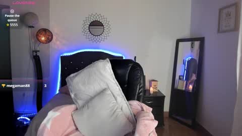 Lia online show from December 16, 2025, 2:33 pm