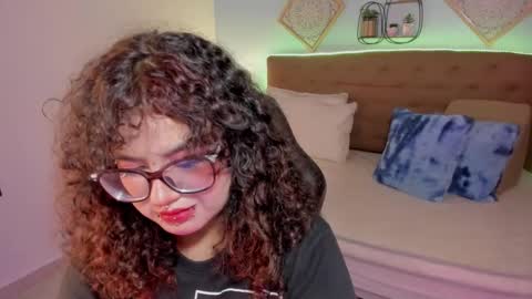 Liily online show from November 19, 2025, 7:03 pm