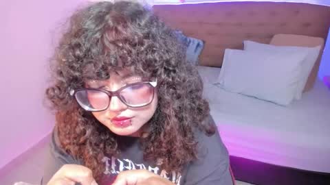 Liily online show from November 28, 2025, 6:43 pm