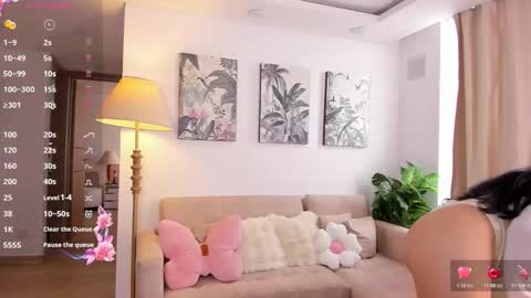 Lina. online show from December 15, 2025, 7:18 pm