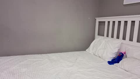 Emma online show from October 27, 2025, 3:27 pm