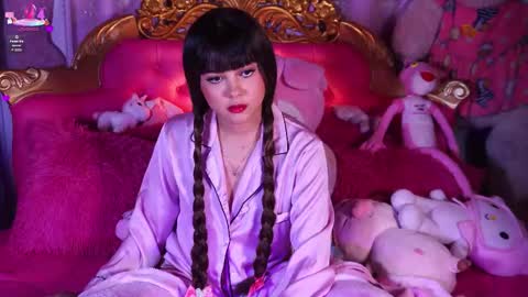 Snapshot of _little_glrl_ chatting on November 19, 2025, 10:26 am _little_glrl_ online show from November 19, 2025, 10:26 am