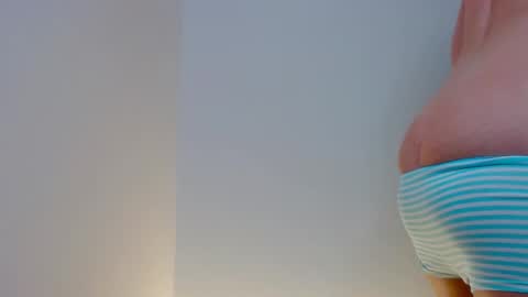 Snapshot of _little_misss chatting on November 30, 2025, 7:23 am Mila online show from November 30, 2025, 7:23 am