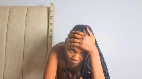 Littlevenus online show from October 19, 2025, 1:34 pm