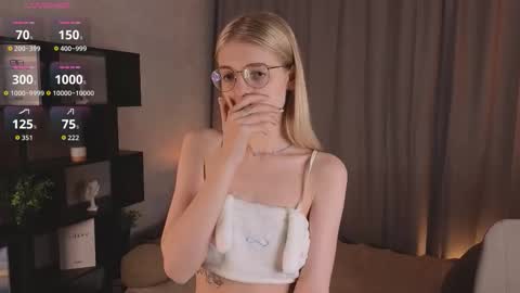 Monica online show from October 8, 2025, 5:43 pm