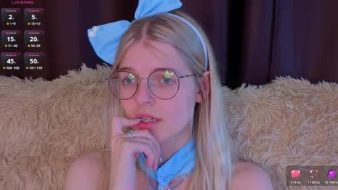 Monica online show from November 3, 2025, 7:04 pm