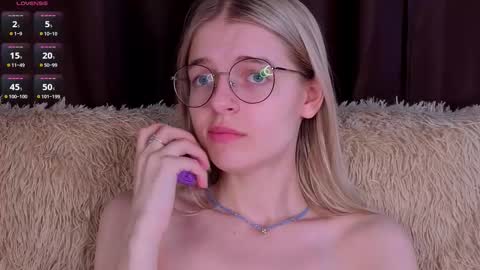 Monica online show from November 28, 2025, 7:49 pm