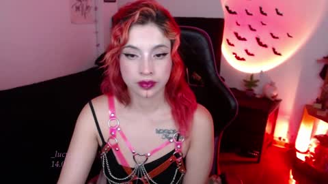 Snapshot of _lucyx__ chatting on January 14, 2025, 11:58 pm Queen. Help me reach 100 thumbs up online show from January 14, 2025, 11:58 pm