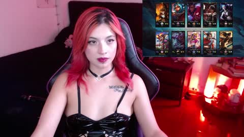 Snapshot of _lucyx__ chatting on January 17, 2025, 9:50 pm Queen. Help me reach 100 thumbs up online show from January 17, 2025, 9:50 pm