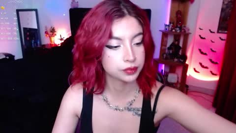 Snapshot of _lucyx__ chatting on October 5, 2025, 8:29 pm Queen. Help me reach 100 thumbs up online show from October 5, 2025, 8:29 pm