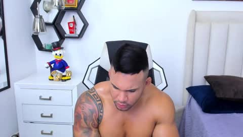 _matthew_santos_ online show from February 4, 2025, 11:59 pm