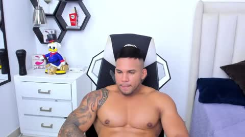 _matthew_santos_ online show from February 8, 2025, 11:24 pm